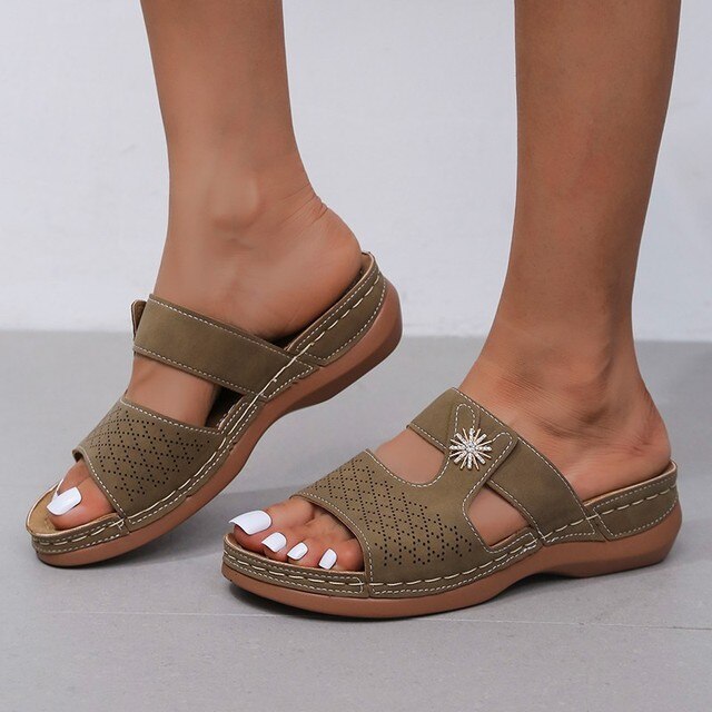 Sandals : Sandalen Dames Zwart - Elegante Gesp - Voor die van een Strakke en Modebewuste Look Houden in Groen van Pantino