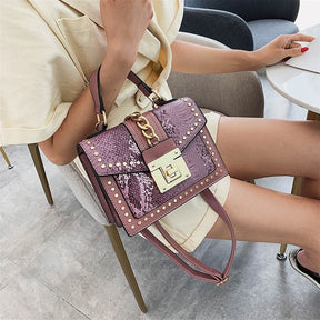 bags : Schoudertas Dames Wit - Imitatieslangenleer Studs Rock - Synthetisch Leer in van Pantino