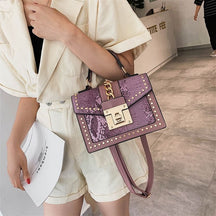 bags : Schoudertas Dames Wit - Imitatieslangenleer Studs Rock - Synthetisch Leer in Leid Rosa van Pantino