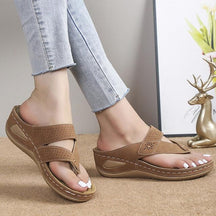 Sandals : Sandalen Dames Beige - Stijlvolle Strepen - Perfect voor die van Trendy en Elegante Mode Houden in Bruin van Pantino