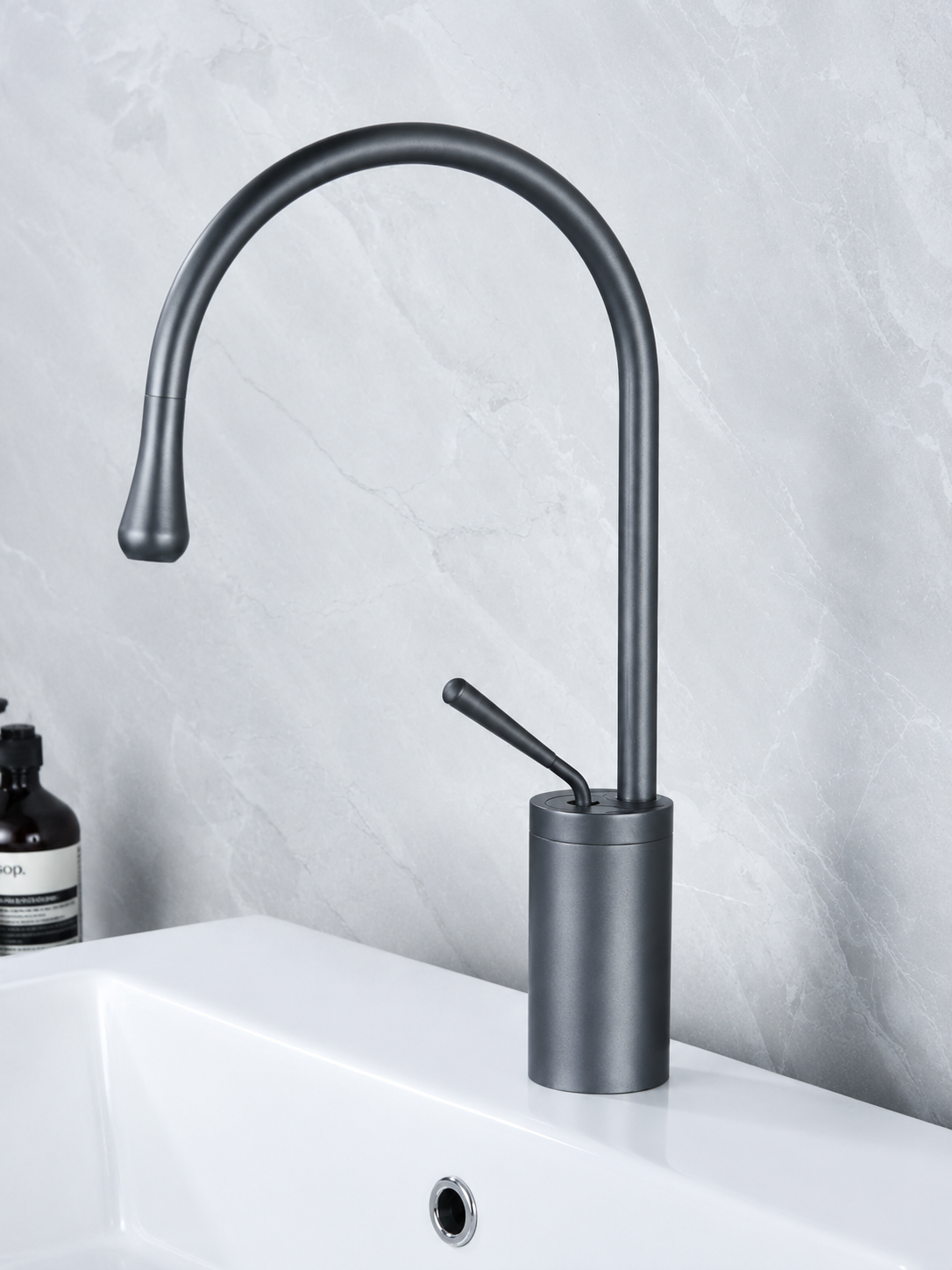 home & garden : Wastafelkraan Druppel Stijl Badkamer Draaibare Waterval Kranen - Goud Geborsteld Kort in grijs kort van Pantino