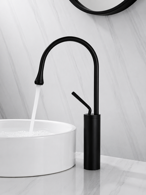 home & garden : Wastafelkraan Druppel Stijl Badkamer Draaibare Waterval Kranen - Goud Geborsteld Kort in zwart hoog van Pantino