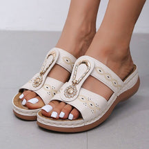 Sandals : Sandalen Dames Beige - Modieuze - Gladiator Design voor een Trendy en Modebewuste Uitstraling in Beige van Pantino