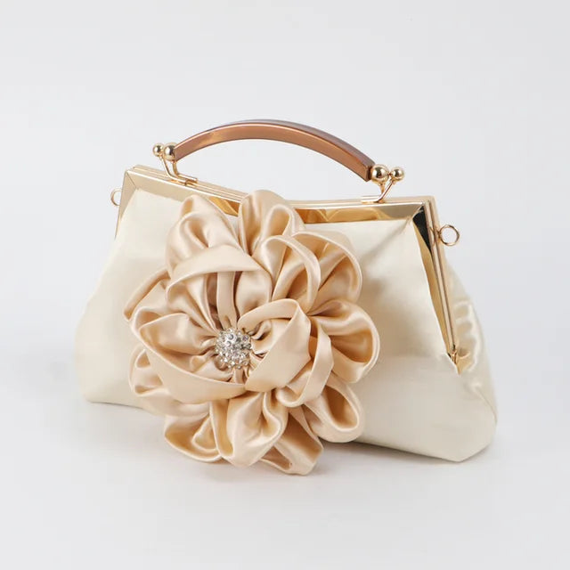 bags : Satijnen Tas Dames Zwart - Bloemenstrik Strassdetail Avond - Satijn in Champagne van Pantino