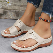 Sandals : Dames Sandalen - Vegan Bio Ontwerp voor een Verfijnde en Duurzame Stijl in Beige van Pantino