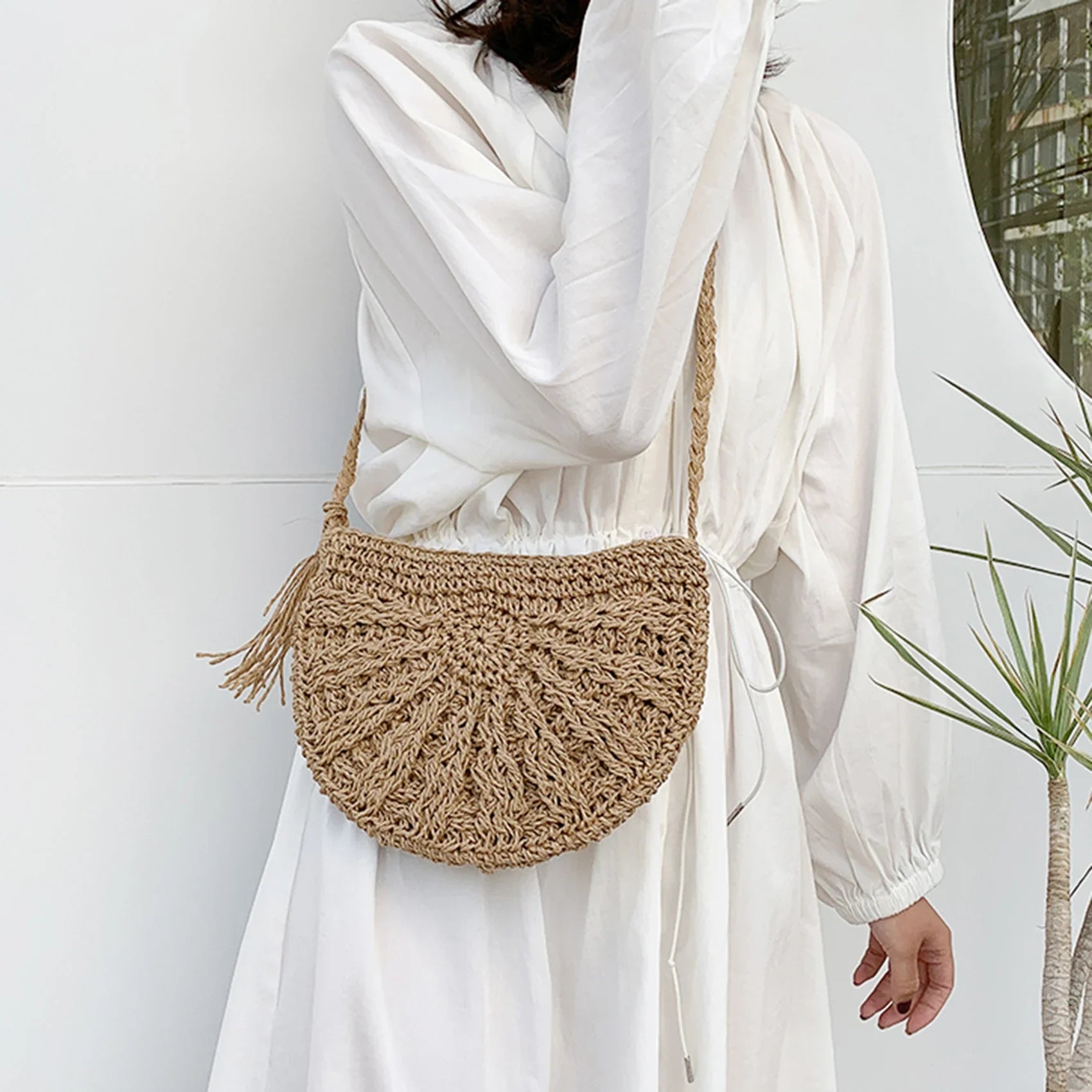 bags : Bohemian Crossbody Tas Dames Beige - Handgeweven Halfrond - Stro in van Pantino