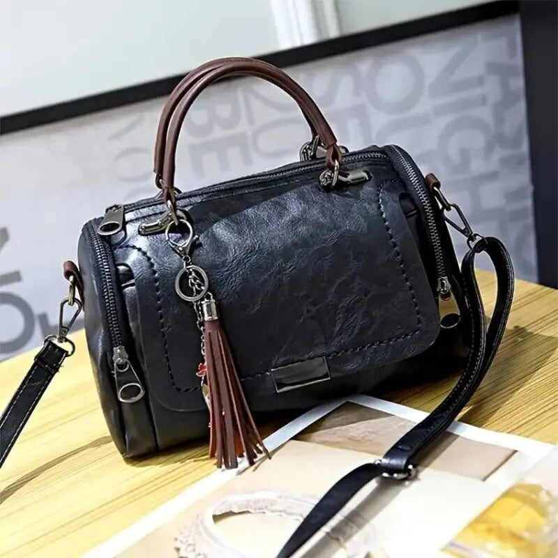 bags : Schoudertas Dames - Kwastjes Grote Capaciteit Modieus Design - Synthetisch Leer in zwart van Pantino