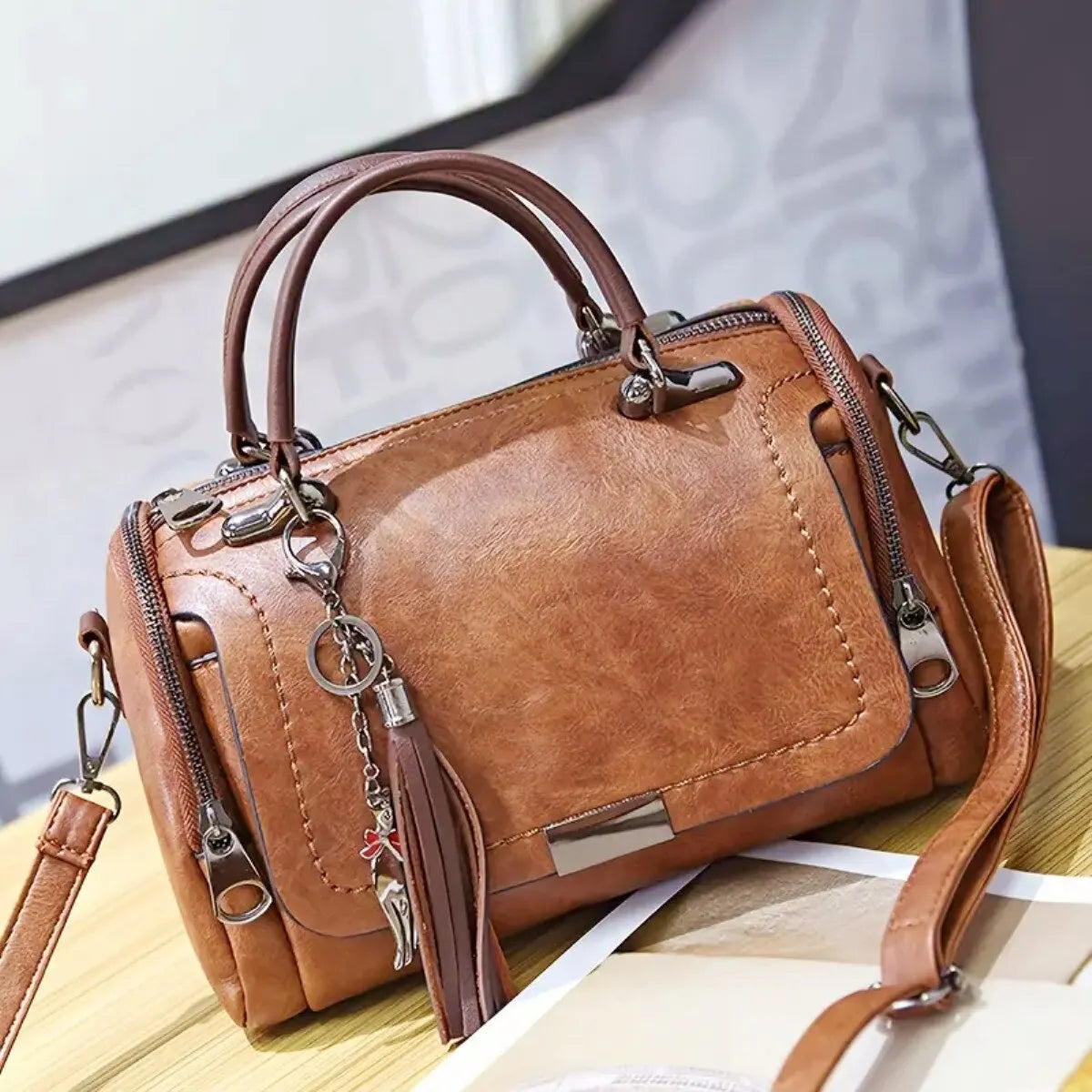 bags : Schoudertas Dames - Kwastjes Grote Capaciteit Modieus Design - Synthetisch Leer in bruin van Pantino
