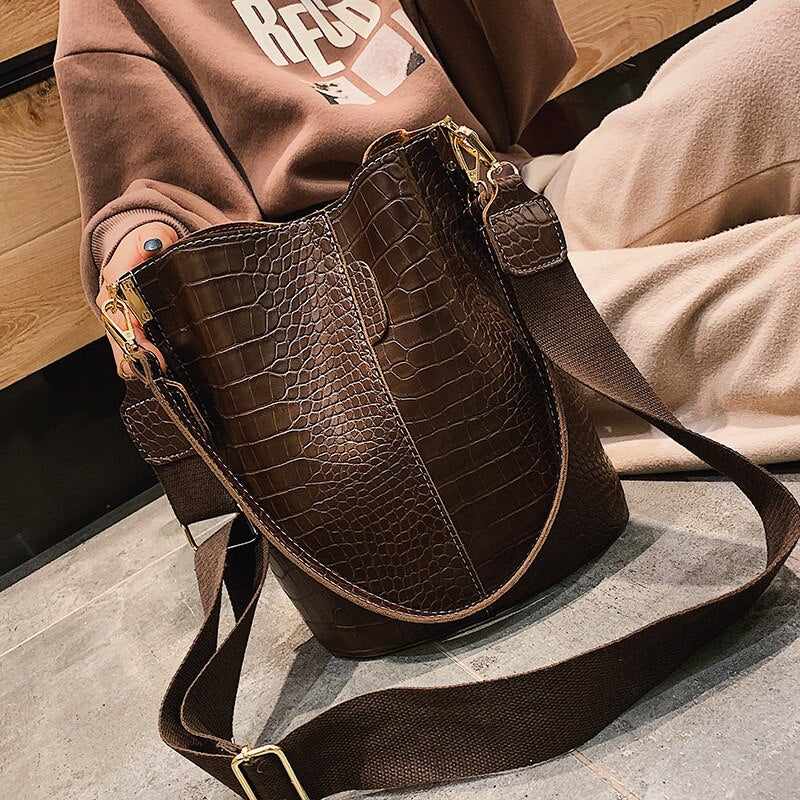 bags : Schoudertas Dames - Elegante Enkele in Coffee van Pantino
