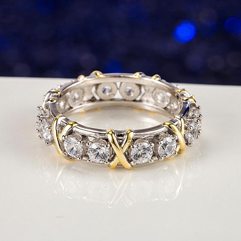 Ring : Exceptional Ring - Vergulde Luxueuze Ring - Wit+Lila in van Pantino