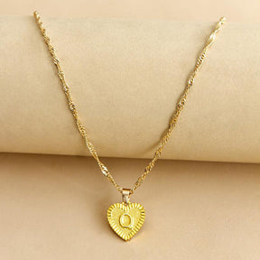 Necklace : Initiaal Hart Hanger in Gold Q van Pantino