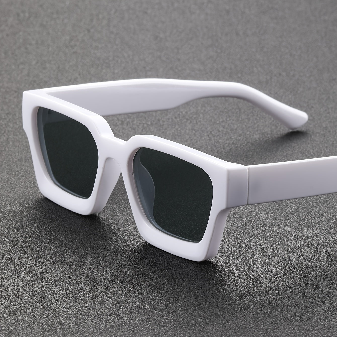Sunglasses : Zonnebril Dames Wit en Grijs - Veelzijdige Y2K Dikke Vierkante Montuur voor Mannen in van Pantino