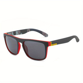 Sunglasses : Zonnebril Dames Grijs - Klassieke Vintage Gepolariseerde met Groot Vierkant Frame Black Box Label in Grijze lens met rood montuur van Pantino