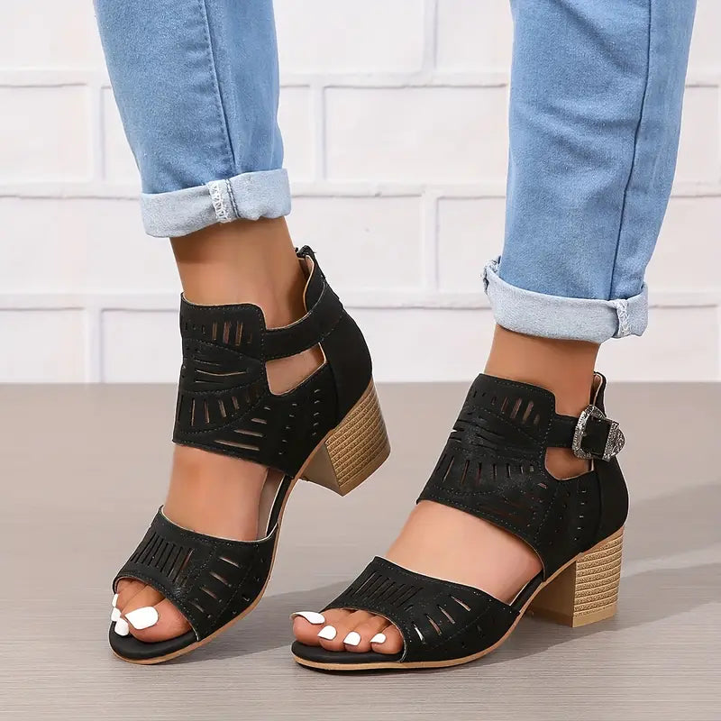 Sandals : Fluwelen Sandalen Dames - Chique Design voor een Stijlvolle en Comfortabele Uitstraling - Bruin in Zwart van Pantino