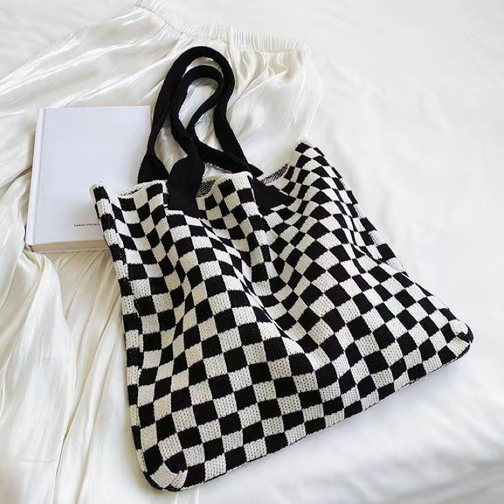 bags : Tote Bag Licht Groen-Wit - KnitTote - Gehaakte Shopper Tas in Zwart-wit van Pantino