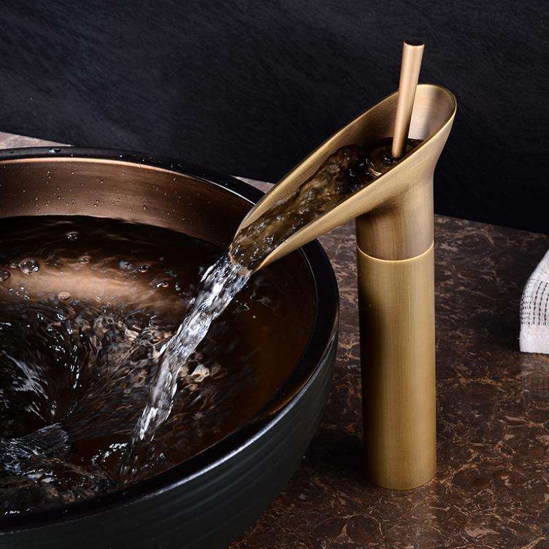 home & garden : Waterval Wastafelkraan Zwart Kort - Antiek Messing Badkamer - Messing in van Pantino