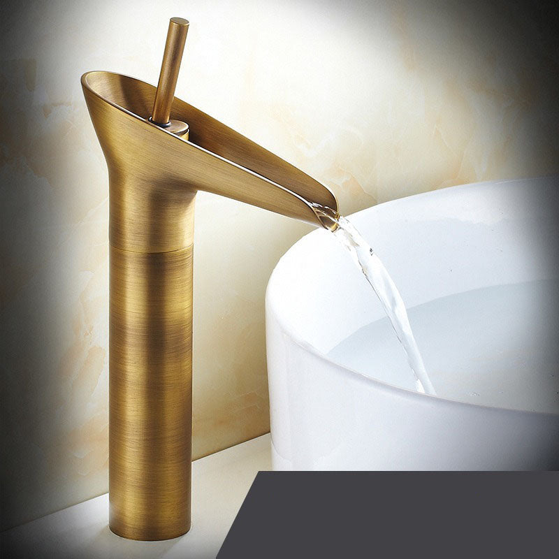 home & garden : Waterval Wastafelkraan Zwart Kort - Antiek Messing Badkamer - Messing in Antiek lang van Pantino