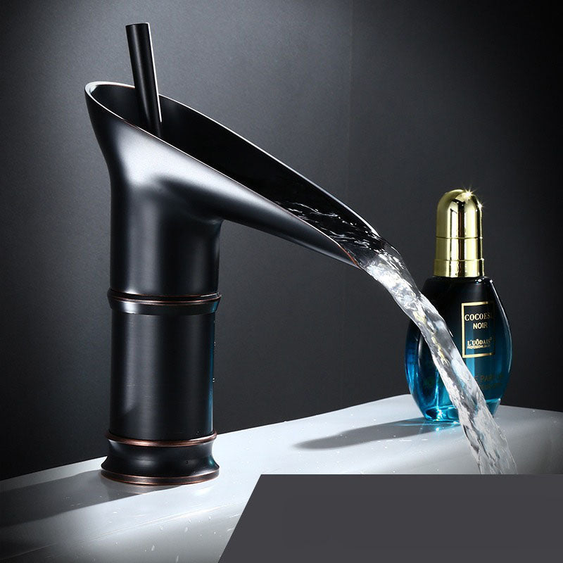 home & garden : Waterval Wastafelkraan Zwart Kort - Antiek Messing Badkamer - Messing in Zwart kort van Pantino