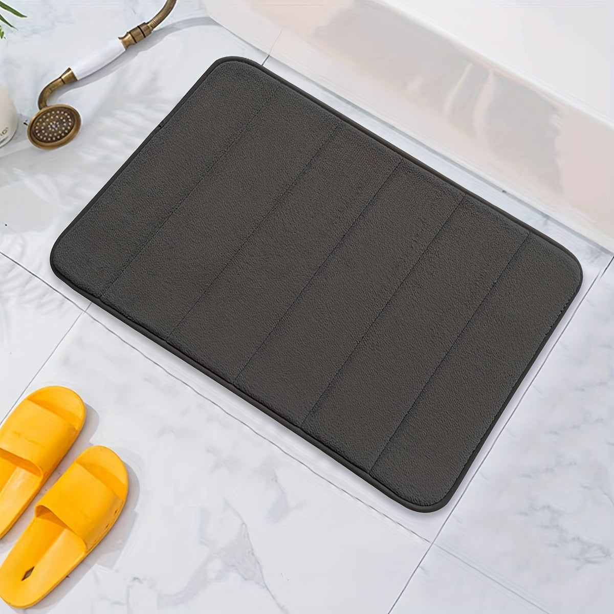 home & garden : Comfortabel en Sneldrogend Antislip Badmat - Machinewasbaar - Zwart in Zwart 40,64 X 60,96 Cm van Pantino