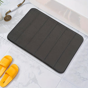 home & garden : Comfortabel en Sneldrogend Antislip Badmat - Machinewasbaar - Zwart in Zwart 40,64 X 60,96 Cm van Pantino