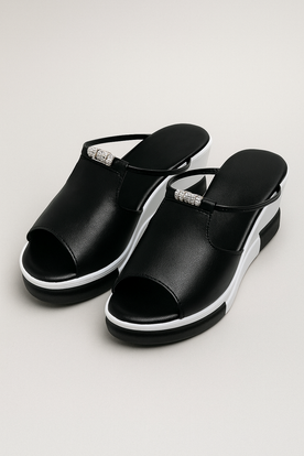 Sandals : Dames sleehakken met Elegante versieringen en Tweekleurige zool - Unieke stijl in Nero van Pantinoshop