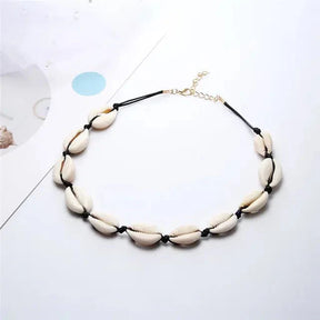 Necklace : Schelpen Ketting Wit - Boheemse Conch Seashell Zomer - Schelp in van Pantino