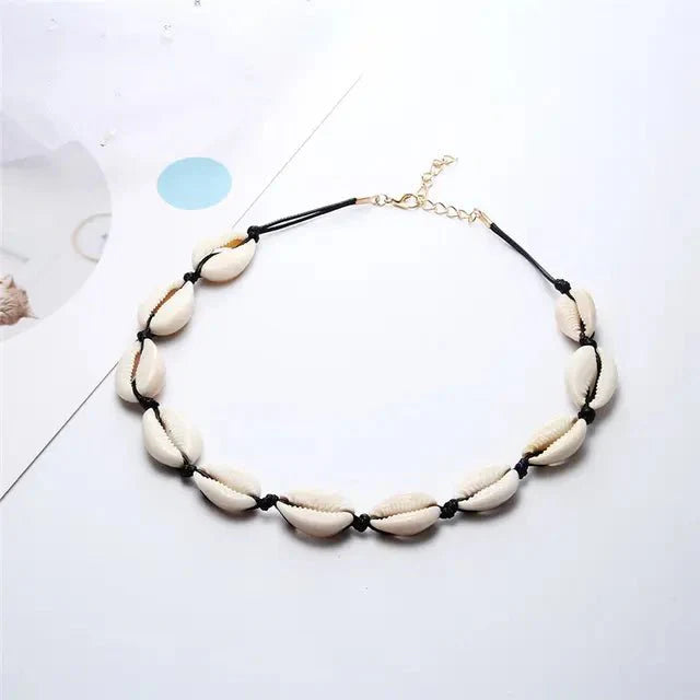 Necklace : Schelpen Ketting Wit - Boheemse Conch Seashell Zomer - Schelp in van Pantino