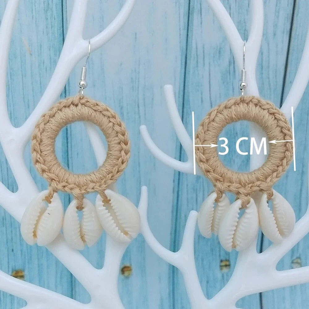 Earrings : Boho Oorbellen Beige - Gehaakte Schelp Kwastje Druppel - Schelp in van Pantino