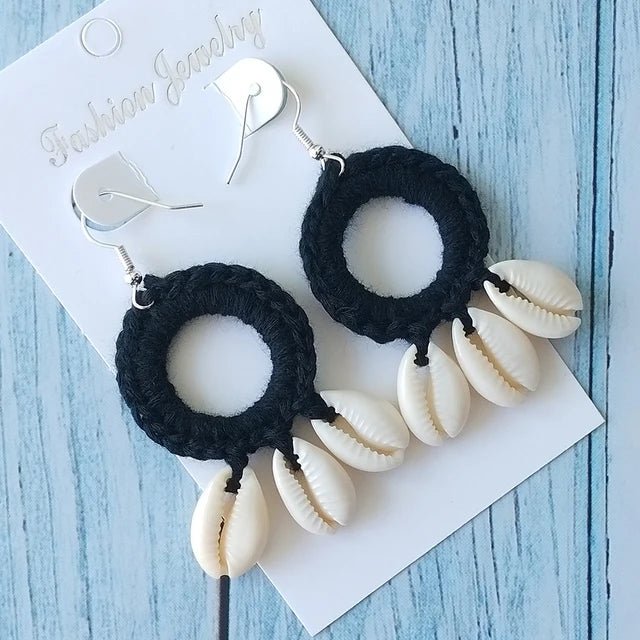 Earrings : Boho Oorbellen Beige - Gehaakte Schelp Kwastje Druppel - Schelp in Zwart van Pantino