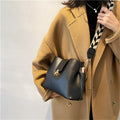 Crossbody taske til damer sort - rummelig 27 cm kunstlæder design - kunstlæder