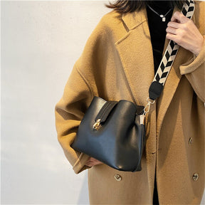 bags : Crossbody Tas Dames Zwart - Ruim 27cm Kunstleer Design - Kunstleer in Zwart van Pantino