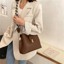 bags : Crossbody Tas Dames Zwart - Ruim 27cm Kunstleer Design - Kunstleer in Koffie van Pantino