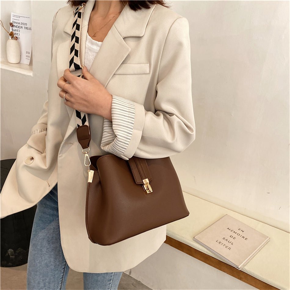 bags : Crossbody Tas Dames Zwart - Ruim 27cm Kunstleer Design - Kunstleer in Koffie van Pantino