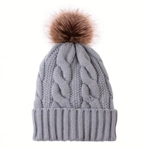 Beanie : Warme Muts met Bontbal Dames - Beige in Grijs van Pantino
