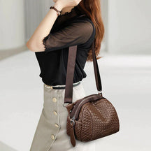 bags : Crossbody Tas Beige - Casual met Grote Inhoud in Bruin van Pantino