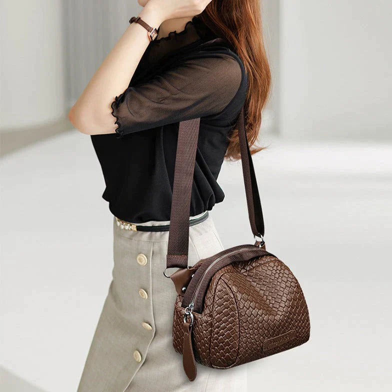 bags : Crossbody Tas Beige - Casual met Grote Inhoud in Bruin van Pantino