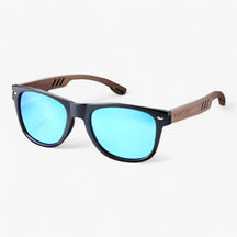 Sunglasses : Barcur, Klassieke Coole Houten Tempels Zonnebril, UV400 Gepolariseerde Zonnebril - Glanzend Zwart in Blauw van Pantino