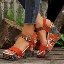 Sandals : Sandalen Dames Rood - Stijlvolle Goudkleurige - Ideaal voor die een Statement Willen Maken in Rood van Pantino