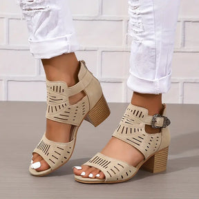 Sandals : Fluwelen Sandalen Dames - Chique Design voor een Stijlvolle en Comfortabele Uitstraling - Bruin in Beige van Pantino