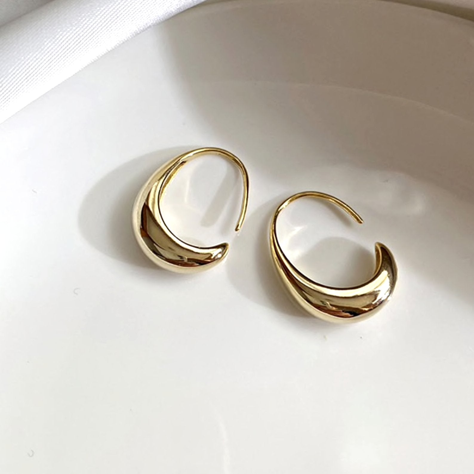 Earrings : Oorbellen Roze - Drop Hoop 2cm in Goud van Pantino