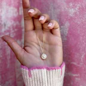 Necklace : Zonnebloem Ketting Goud - Draaiende Hanger Bloem Design - Goudkleurig in van Pantino