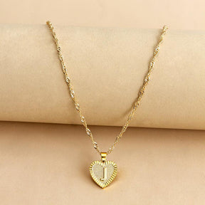 Necklace : Initiaal Hart Hanger in Gold J van Pantino