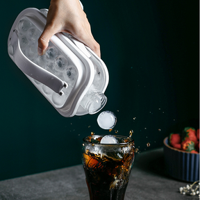 outdoor equipment : IJsblokjesmaker fles 2-in-1: Grote herbruikbare siliconen vorm voor water & drankjes in van Pantino