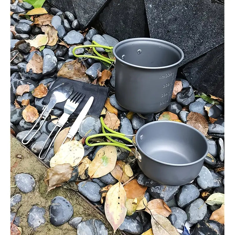 outdoor equipment : Compacte Camping Pannenset met Bestek in van Pantino