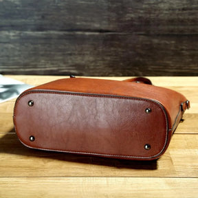 bags : Crossbody Tas Dames Camel - Leer in van Pantino