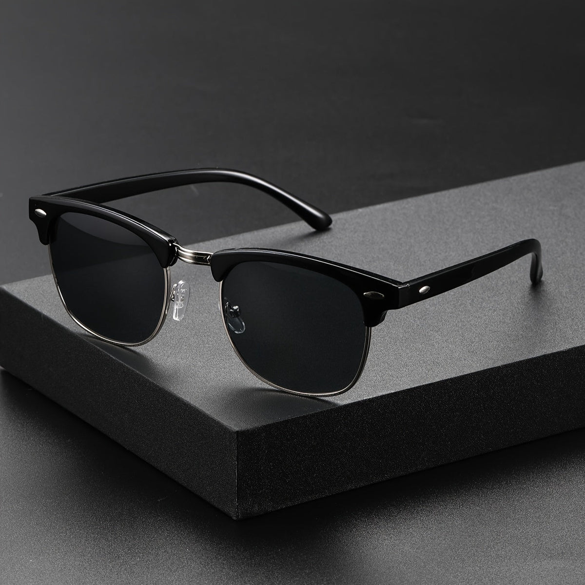 Sunglasses : Zonnebril Dames Zilver - Klassieke Premium Wenkbrauwontwerp met Ovaal Frame in van Pantino