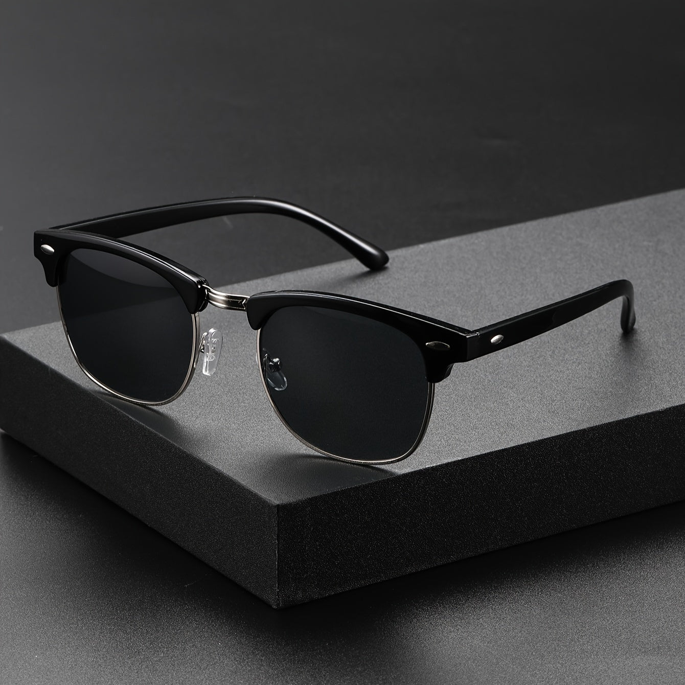 Sunglasses : Zonnebril Dames Zilver - Klassieke Premium Wenkbrauwontwerp met Ovaal Frame in van Pantino