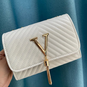 bags : GlamourGrip Tassel Tas - Modieus en Duurzaam. - Zwart in van Pantino