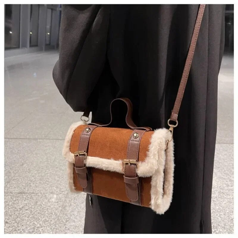 bags : Fluwelen Schoudertas Dames Roze - Vintage Klepsluiting - Pluche Lamsvacht in Bruin van Pantino
