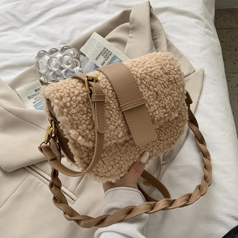 bags : Schoudertas Dames Khaki - Pluche Bont Buitenkant - Luxe Klepsluiting in Khaki van Pantino